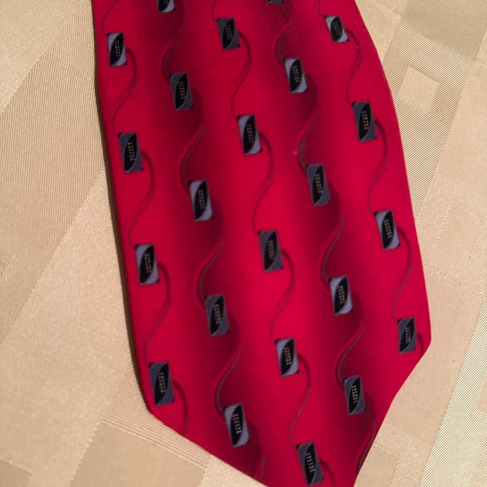Giorgio Brutini Classic Red 100% Silk Necktie with Geometric Pattern
